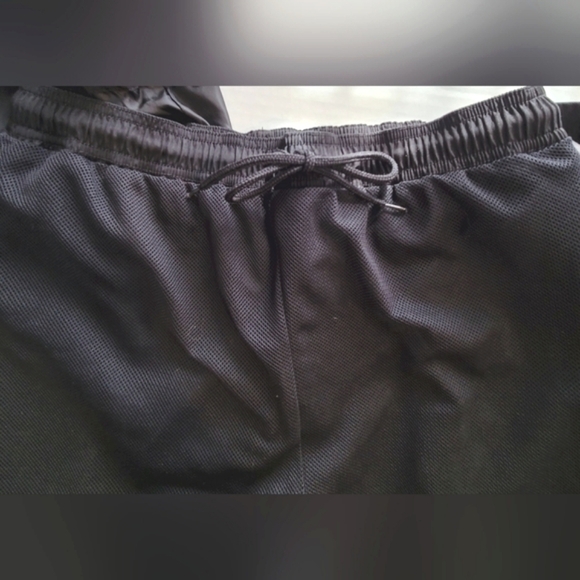 Jerzees Activewear Joggers Size Medium, Black with Adjustable Drawstring - Picture 5 of 11